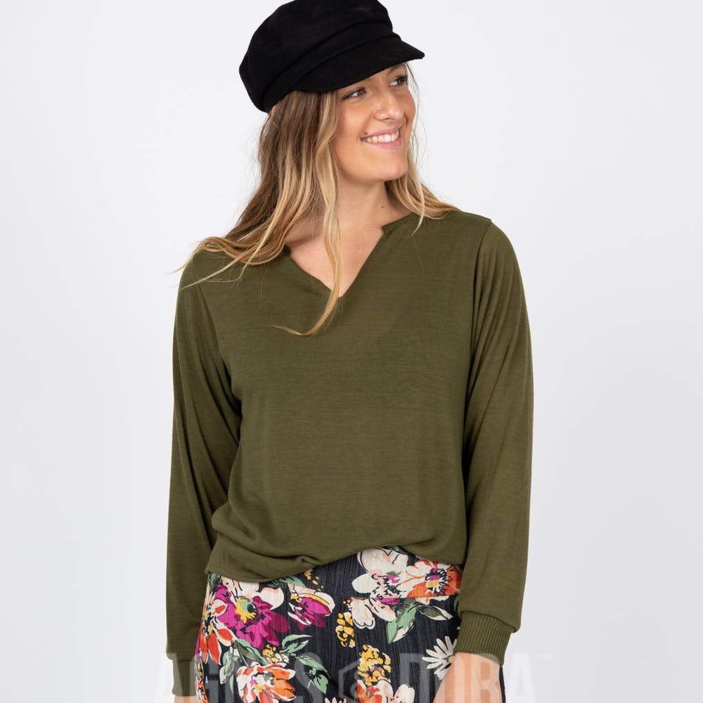 Agnes & Dora Strada Pullover Olive Green V Neckline New With Tags